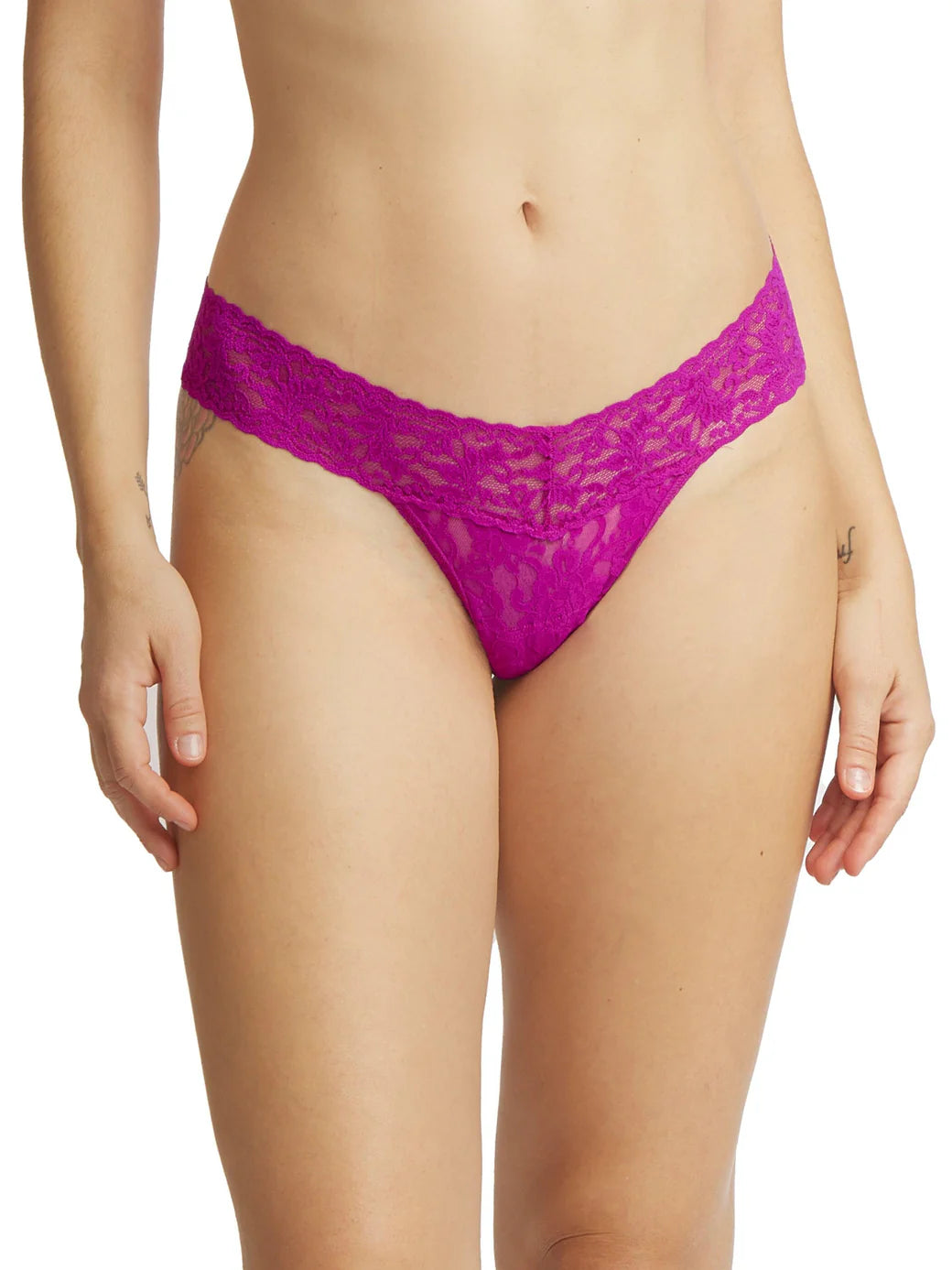 Signature Lace Lowrise Thong