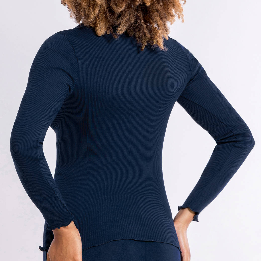 Long Sleeve Shirt with Silk and Buttons