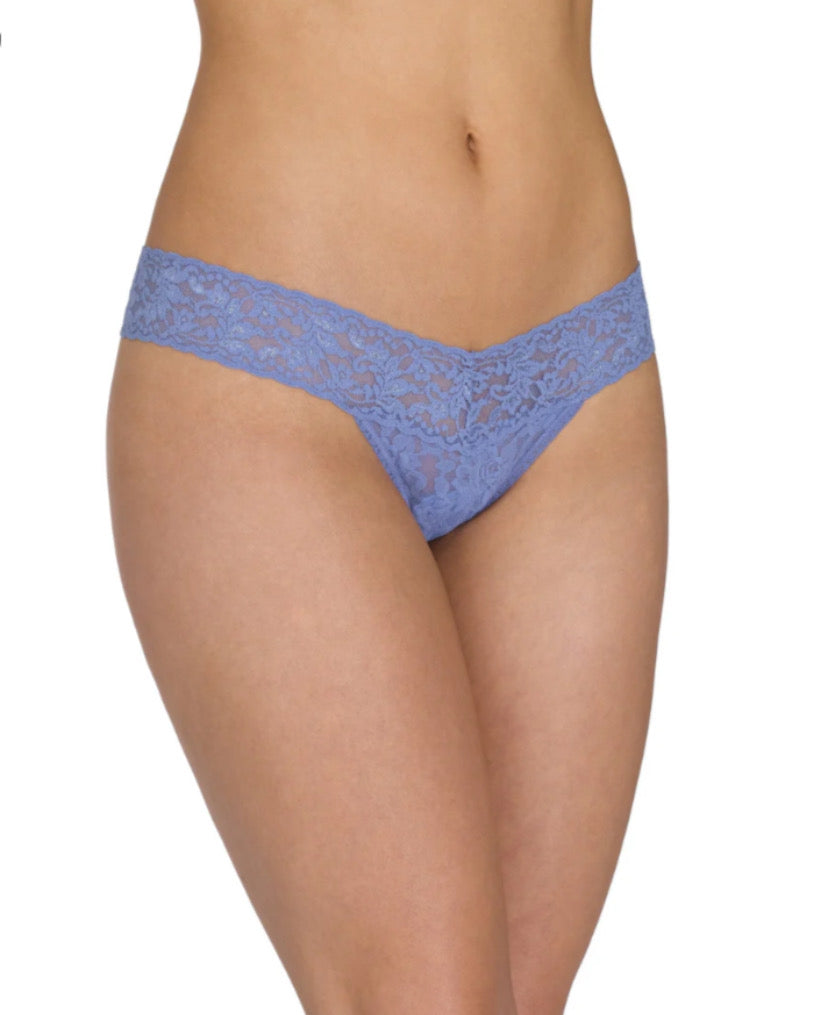 Signature Lace Lowrise Thong