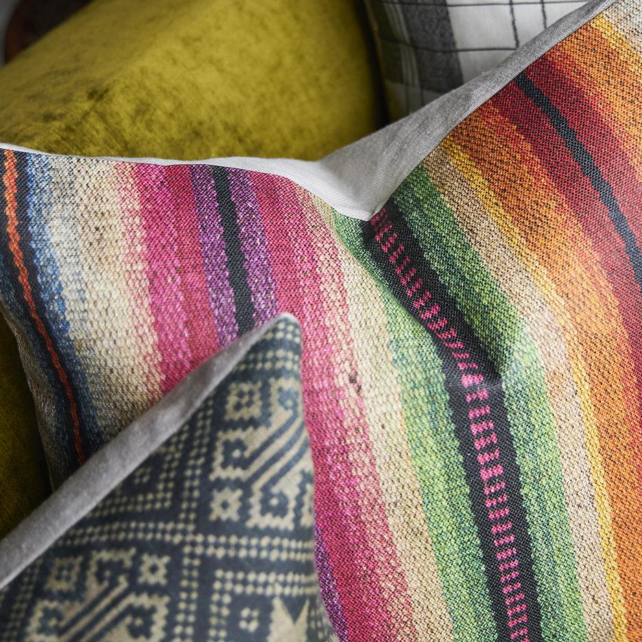 Technicolor Frazada Pillow