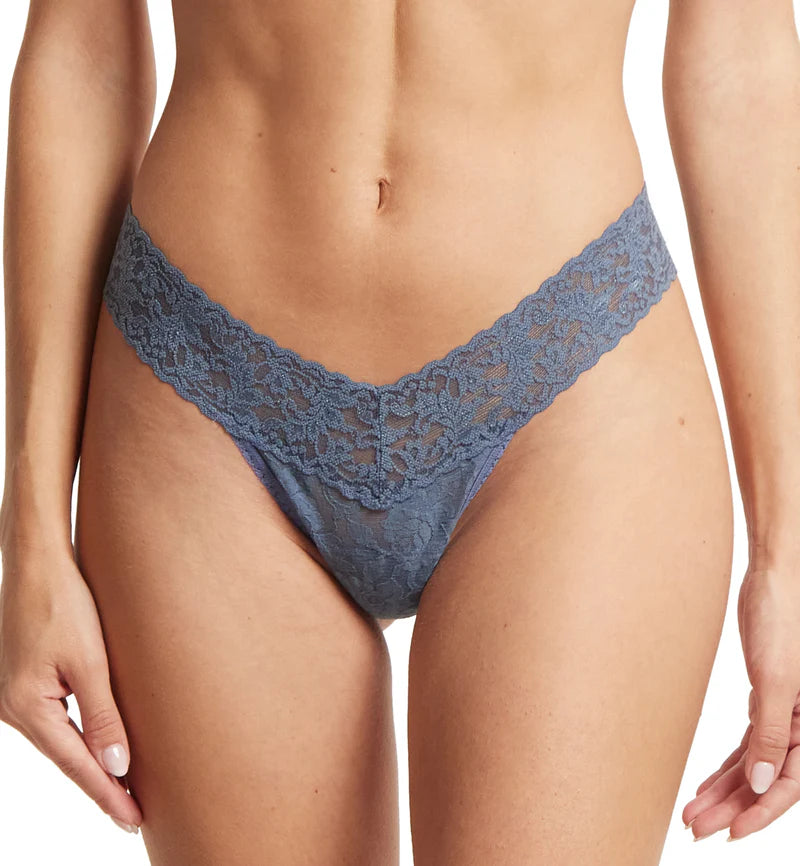 Signature Lace Lowrise Thong